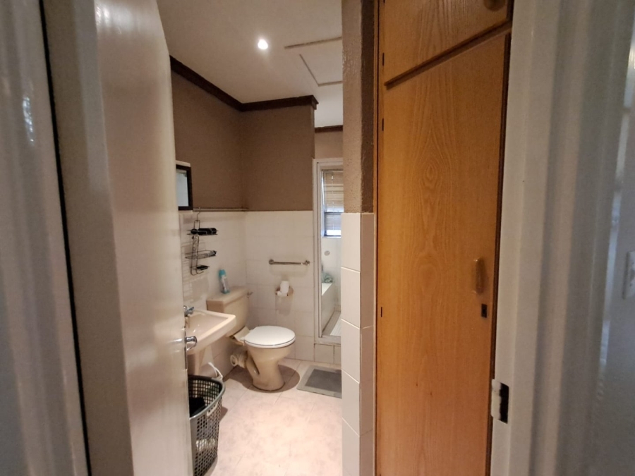 5 Bedroom Property for Sale in Langenhovenpark Free State